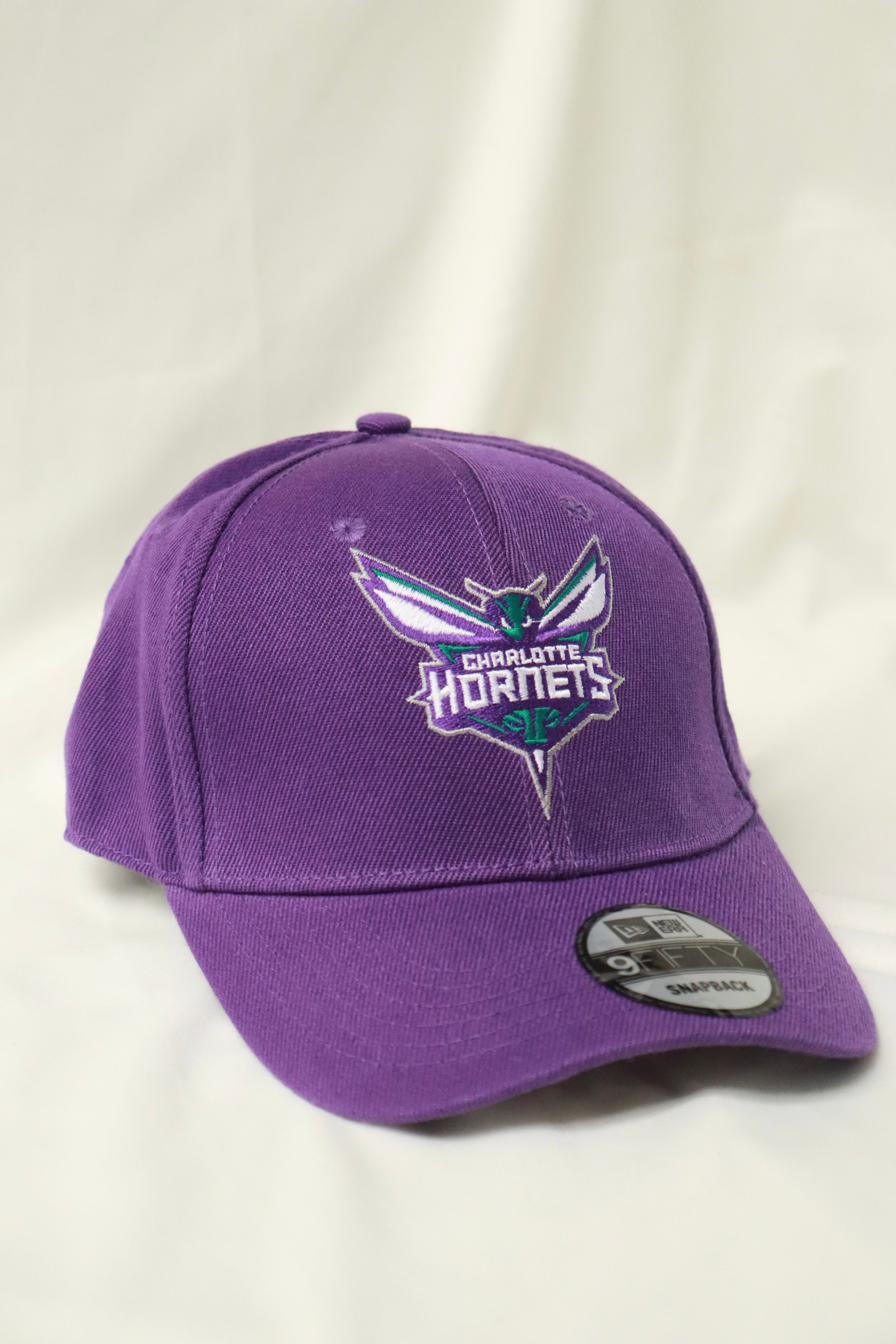 Gorra Velcro Strap (Charlotte Hornets) - Genérica