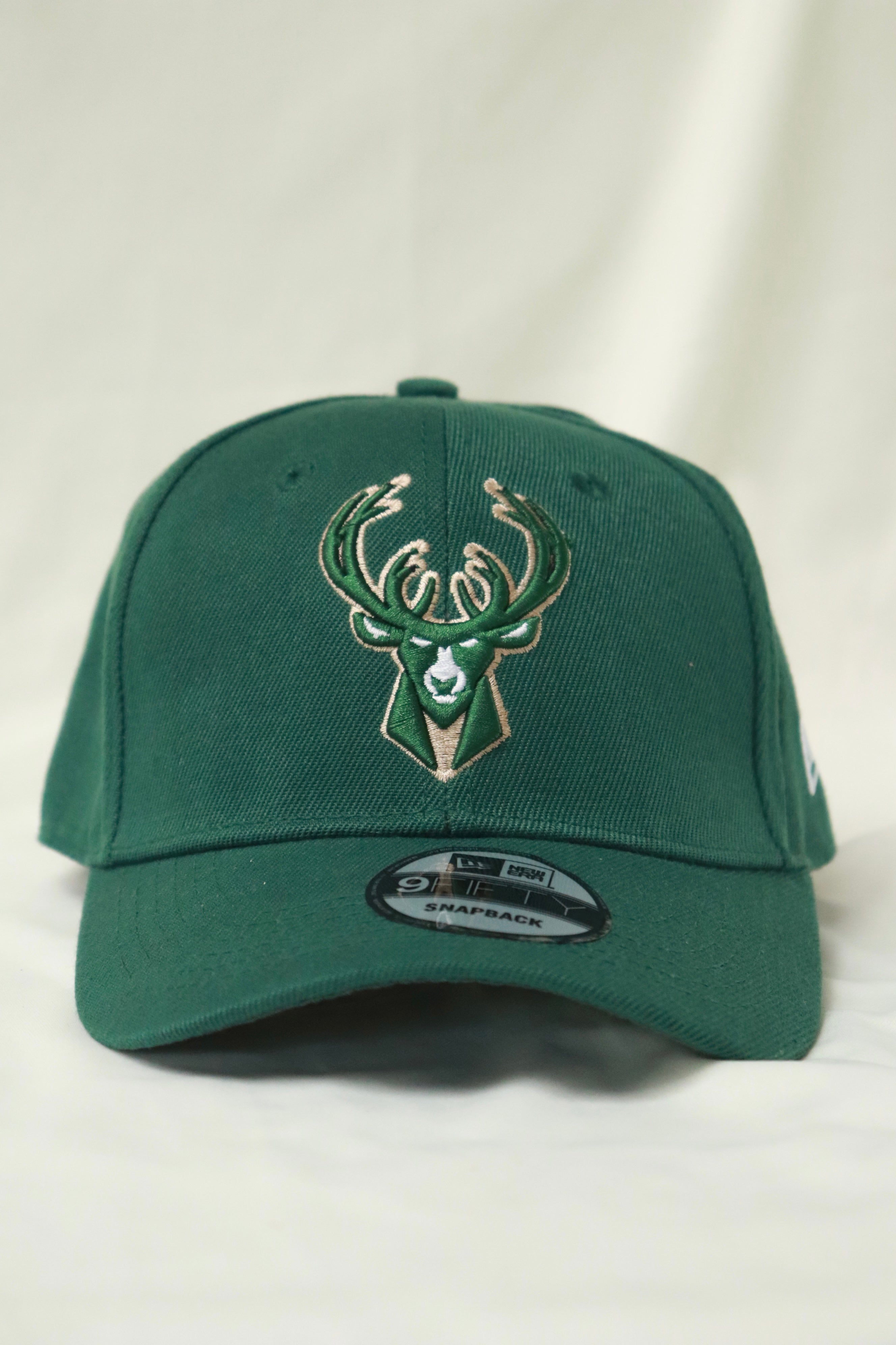 Gorra Velcro Strap (Milwaukee Bucks)