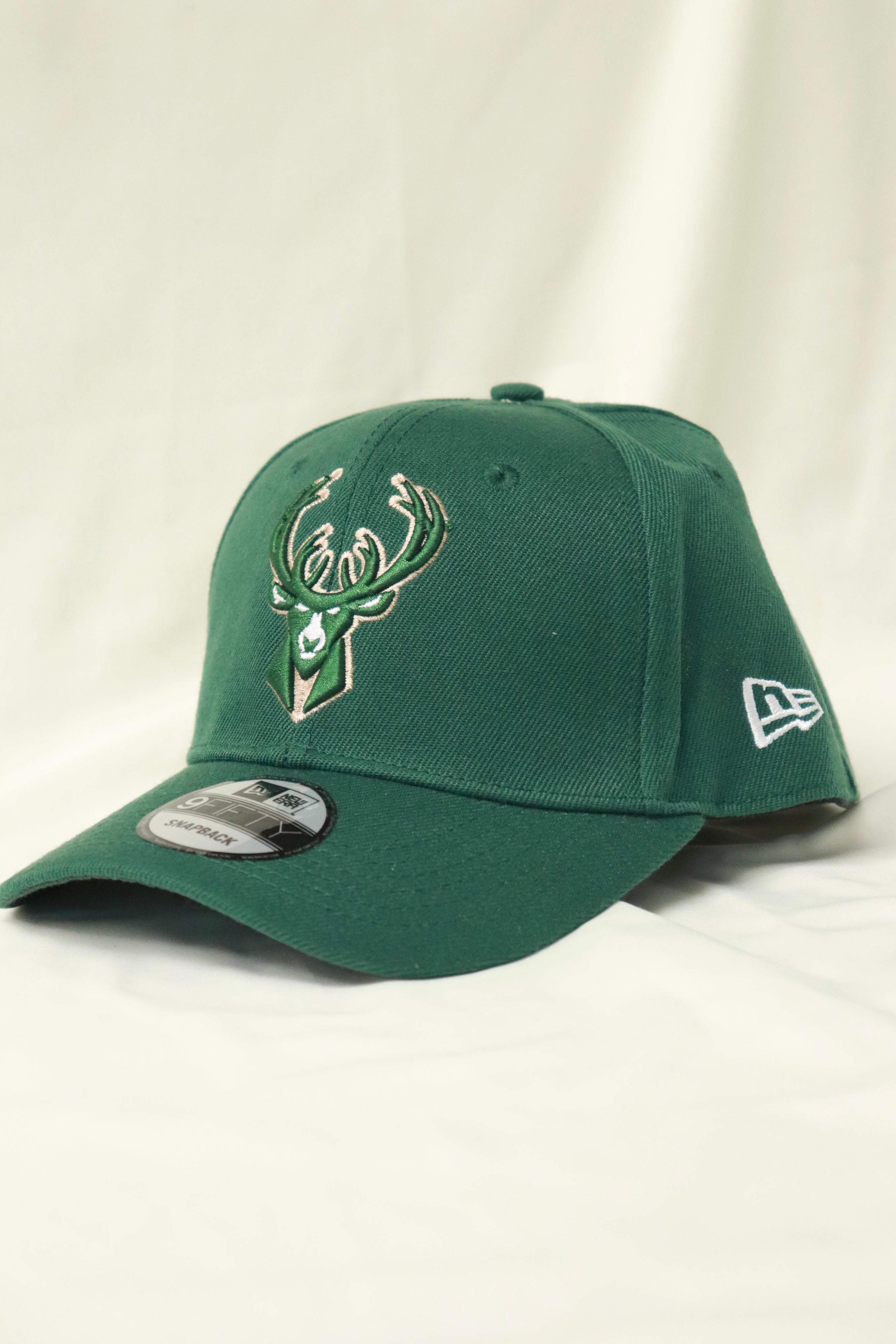 Gorra Velcro Strap (Milwaukee Bucks)