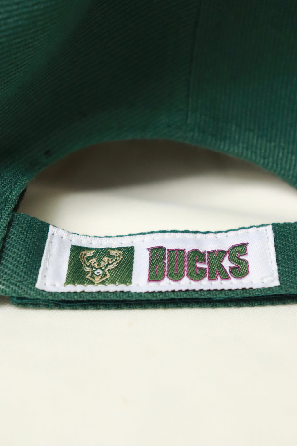Gorra Velcro Strap (Milwaukee Bucks)